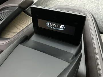 Car image 32