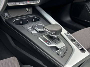 Car image 30