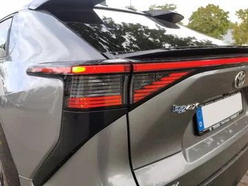 Car image 25