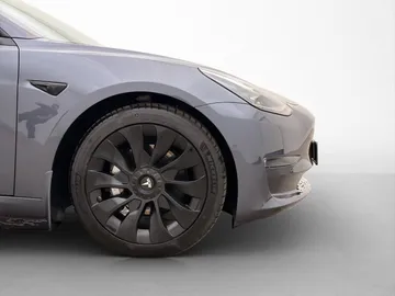 Car image 32