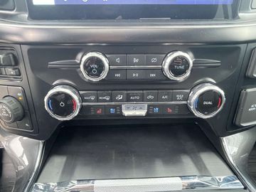 Car image 37