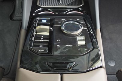 Car image 36