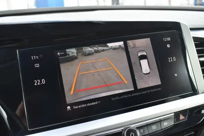 Car image 25