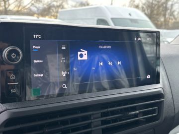 Car image 29