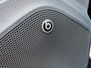 Car image 35