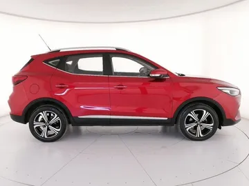 Car image 4
