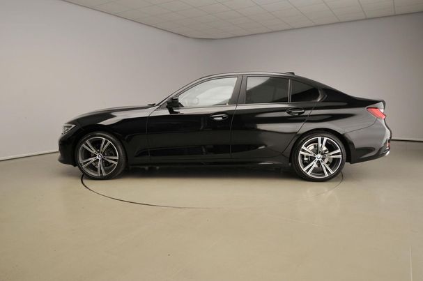 BMW 320i 135 kW image number 4