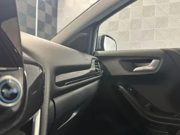 Car image 38