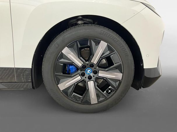 BMW iX xDrive40 240 kW image number 12