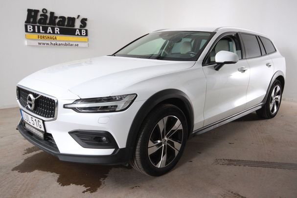 Volvo V60 Cross Country B4 AWD Momentum 146 kW image number 1