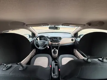 Car image 30