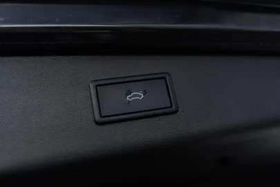 Car image 44