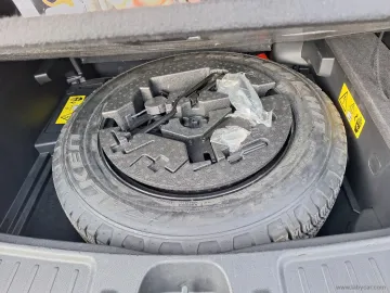 Car image 27