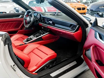 Car image 26