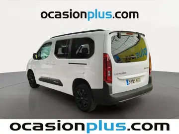 Car image 4