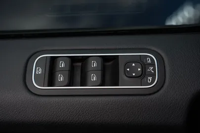Car image 36