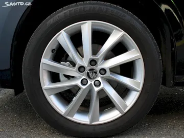 Car image 24
