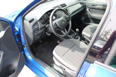 Car image 13