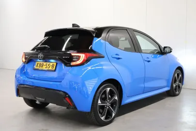 Car image 4