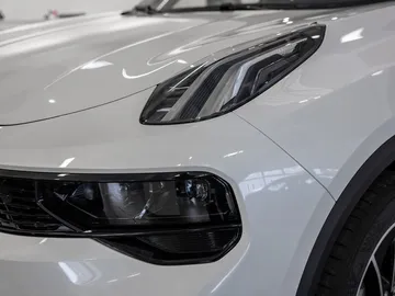 Car image 20