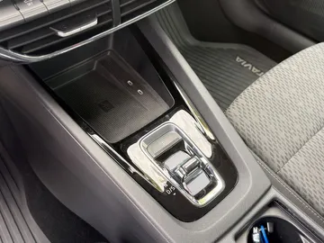 Car image 28
