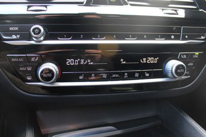 Car image 35