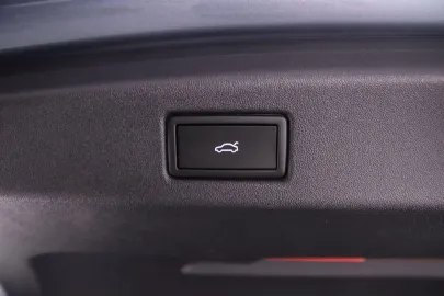 Car image 43