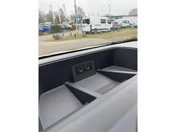Car image 29
