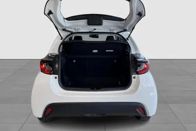 Car image 13