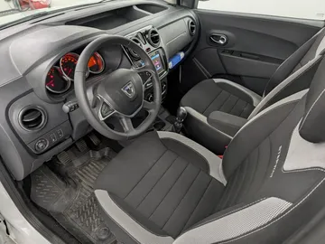 Car image 34