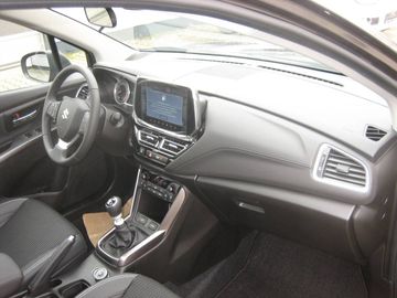 Car image 12