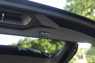 Car image 40