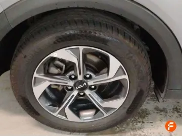 Car image 24