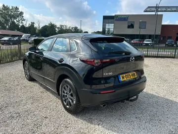 Car image 24