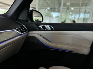 Car image 38