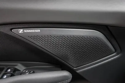Car image 25