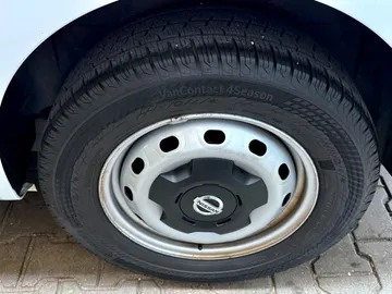 Car image 47