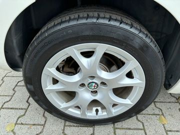 Car image 37