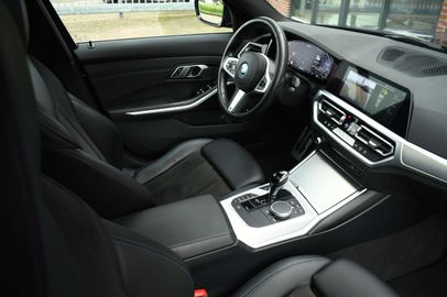 Car image 37