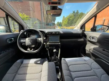 Car image 22