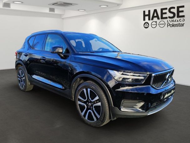 Volvo XC40 T3 Momentum 120 kW image number 2