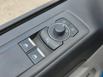 Car image 36
