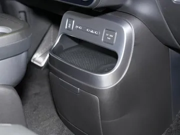 Car image 24