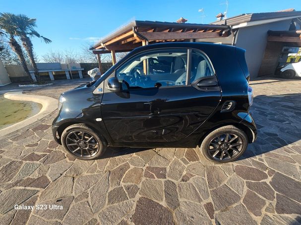 Smart ForTwo coupe EQ 60 kW image number 1