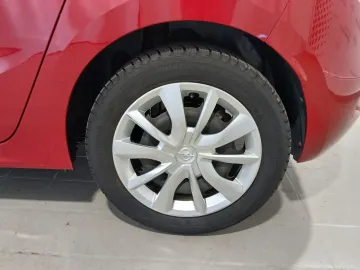 Car image 29