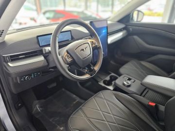 Car image 30