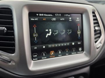 Car image 32