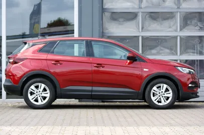 Car image 2