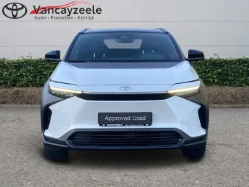 Car image 4