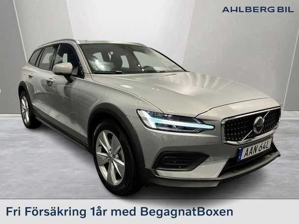 Volvo V60 Cross Country AWD B4 147 kW image number 2